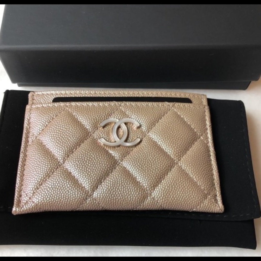 SOLD! CHANEL🦄 19S IRIDESCENT LIGHT BEIGE CAVIAR